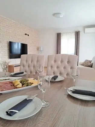 Ev (Marina - quiet & spacious - H(6))