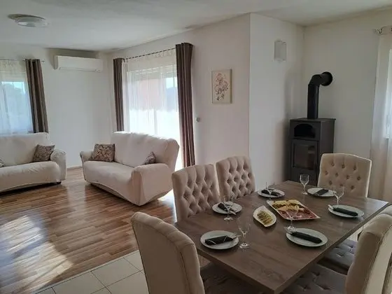 Ev (Marina - quiet & spacious - H(6))