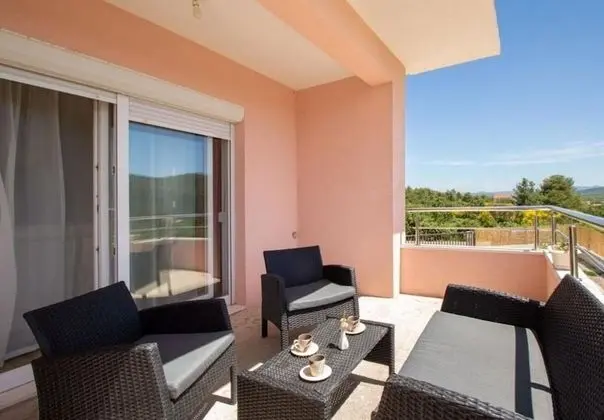 Ev (Marina - quiet & spacious - H(6))