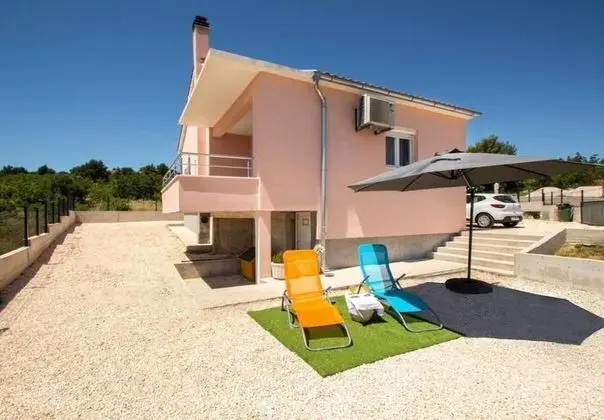 Ev (Marina - quiet & spacious - H(6))