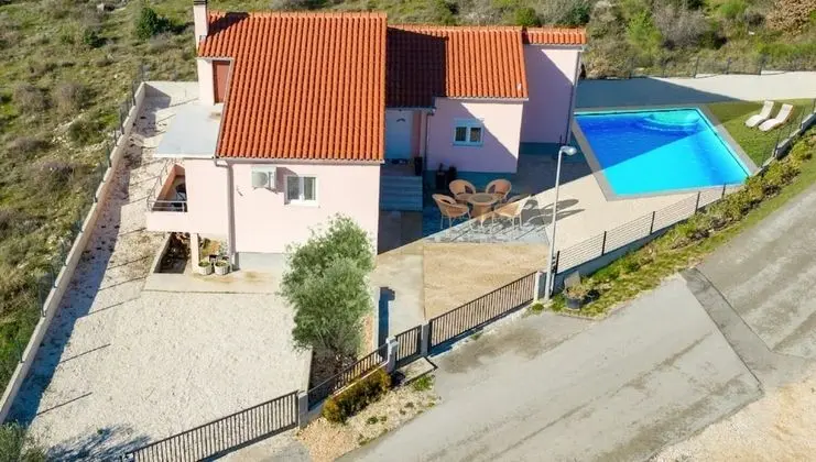 Ev (Marina - quiet & spacious - H(6))