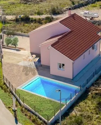 Ev (Marina - quiet & spacious - H(6))