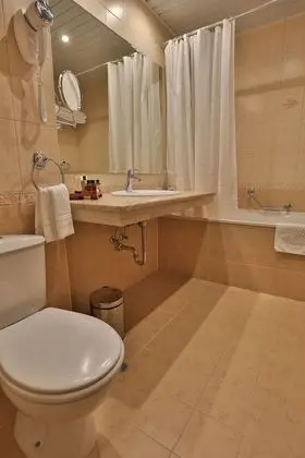 Tek Büyük Yataklı Oda (Free Room Safe)