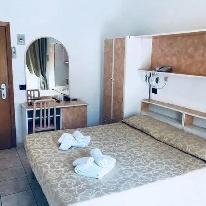 Basic Tek Büyük Yataklı Oda