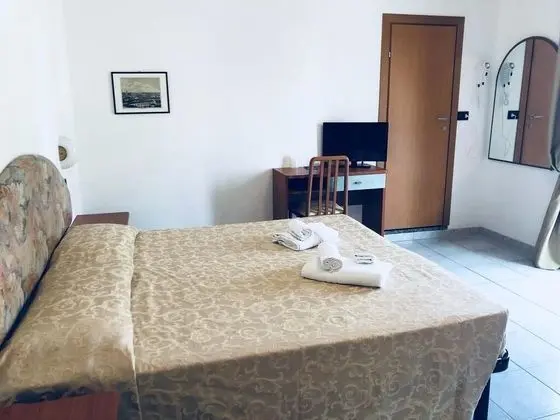 Basic Tek Büyük Yataklı Oda