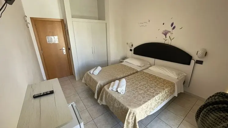 Basic Tek Büyük Yataklı Oda