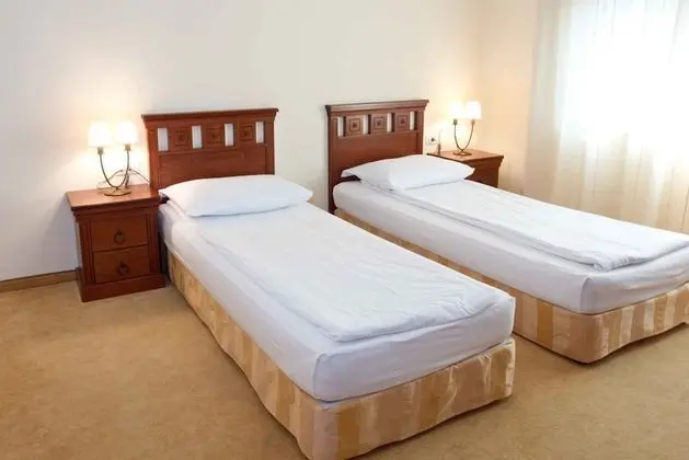 Apart Daire, 2 Yatak Odası, Balkon, Bahçe Manzaralı