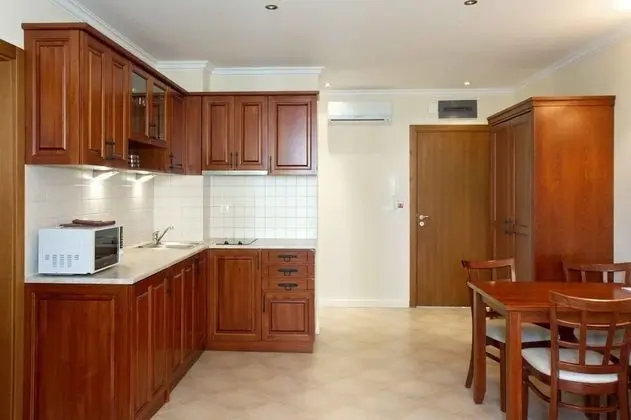 Apart Daire, 2 Yatak Odası, Balkon, Bahçe Manzaralı