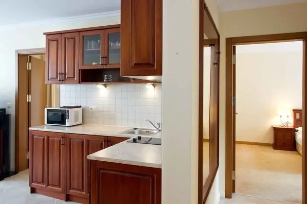 Apart Daire, 2 Yatak Odası, Balkon, Bahçe Manzaralı