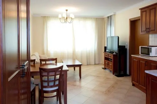 Apart Daire, 2 Yatak Odası, Balkon, Bahçe Manzaralı