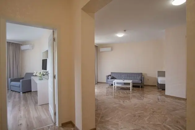 Deluxe Apartment with Balcony (2 adults and 2 children)