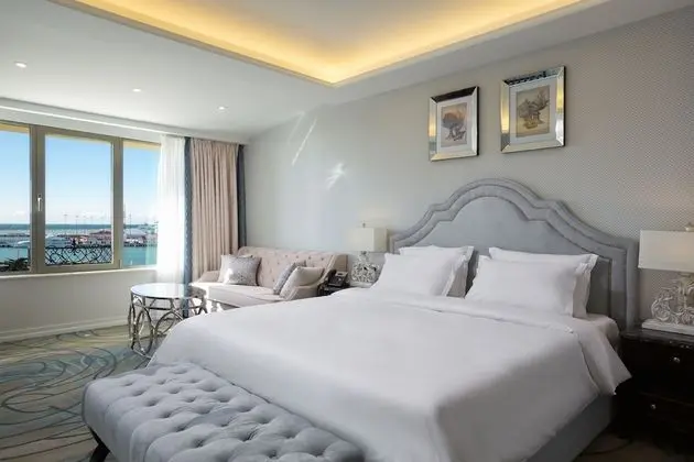 Deluxe Tek Büyük Yataklı Oda, Kısmi Deniz Manzaralı