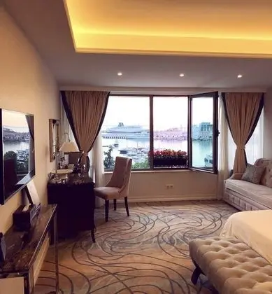 Deluxe Tek Büyük Yataklı Oda, Kısmi Deniz Manzaralı