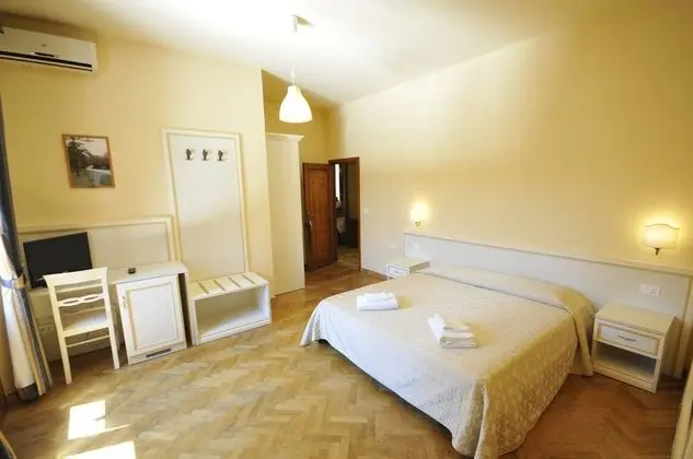 Üç Kişilik Oda