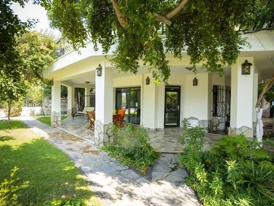 2+1 Daire, Deniz veya Havuz Manzaralı, Verandalı