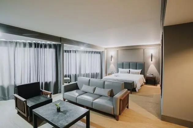 Marine Suite