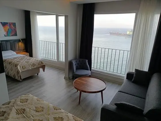 Aile Suiti, Deniz Manzaralı