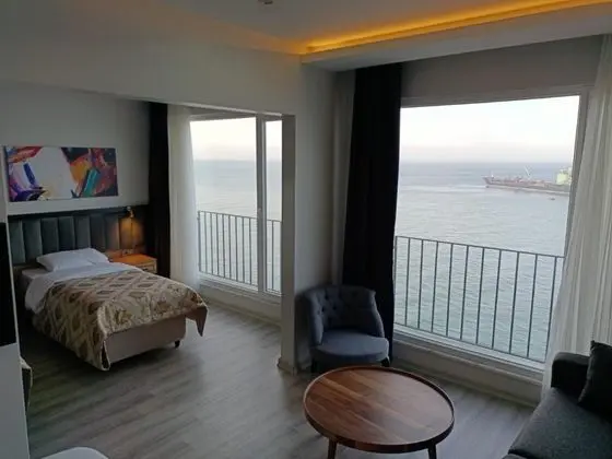 Aile Suiti, Deniz Manzaralı