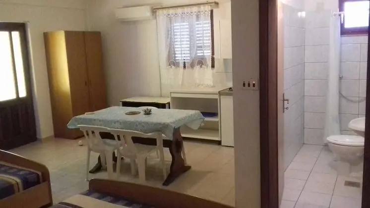 Dört Kişilik Oda, Zemin Kat