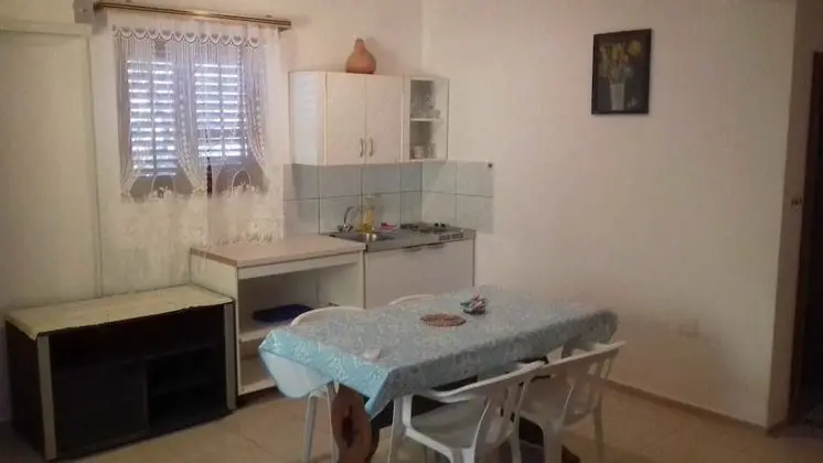 Dört Kişilik Oda, Zemin Kat