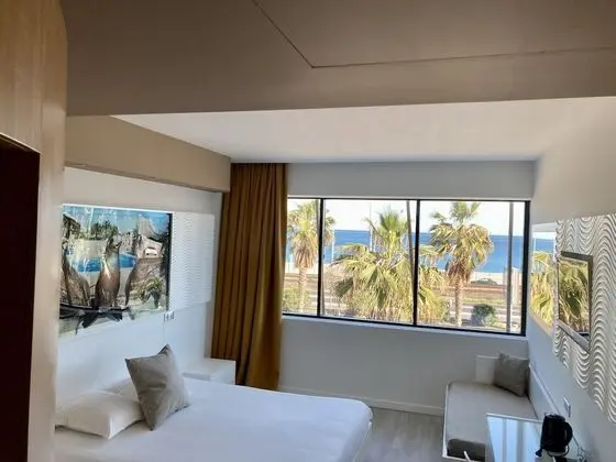 Tek Büyük veya İki Ayrı Yataklı Oda, Deniz Manzaralı