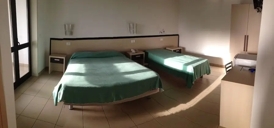 Basic Tek Büyük veya İki Ayrı Yataklı Oda, Banyolu/Duşlu