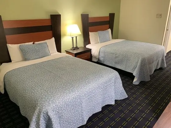 Standard Oda, 2 Büyük (Queen) Boy Yatak (Courtyard/Pool Access, Smoke Free)