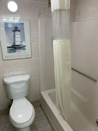 Standard Oda, 2 Büyük (Queen) Boy Yatak (Courtyard/Pool Access, Smoke Free)