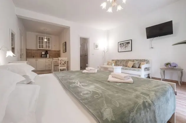 Romantic Stüdyo Süit, Sigara İçilmez, Bahçe Manzaralı