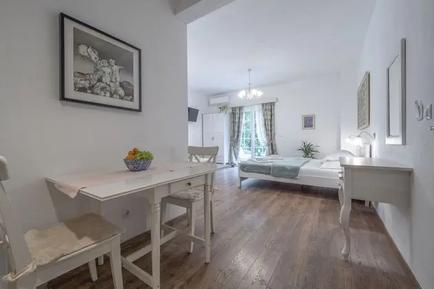 Romantic Stüdyo Süit, Sigara İçilmez, Bahçe Manzaralı