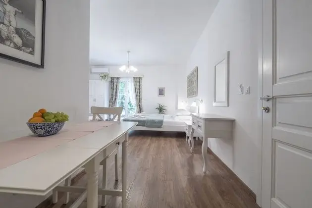 Romantic Stüdyo Süit, Sigara İçilmez, Bahçe Manzaralı