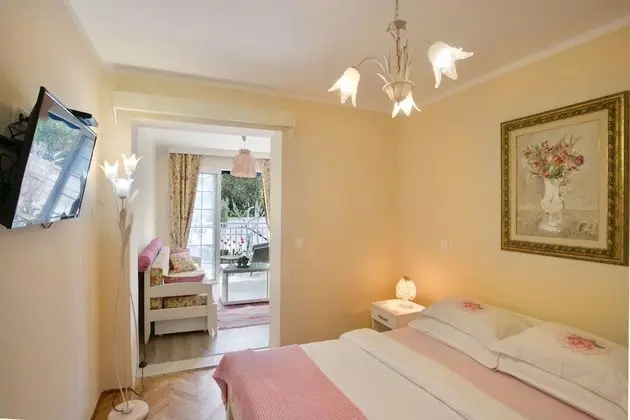 Romantic Tek Büyük Yataklı Oda