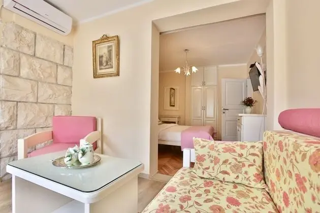 Romantic Tek Büyük Yataklı Oda