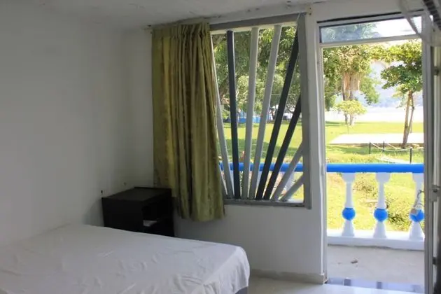 Standard Tek Büyük Yataklı Oda, Özel Banyo, Havuz Manzaralı