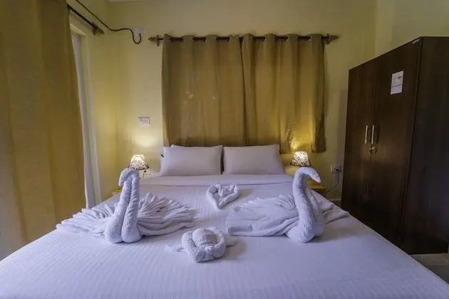 Süit, Balkon, Havuz Manzaralı