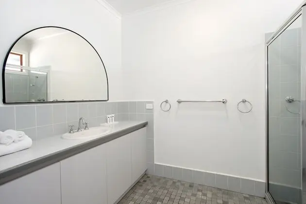 Family Oda, Sigara İçilmez (Family Motel Room)