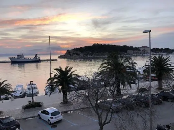 Superior Apart Daire, Marina Manzaralı