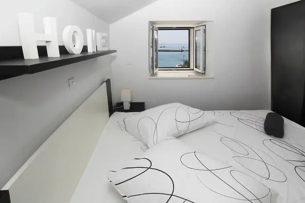 Superior Apart Daire, Marina Manzaralı