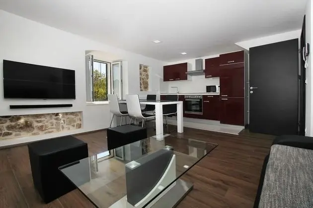 Superior Apart Daire, Marina Manzaralı