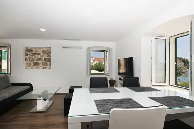 Superior Apart Daire, Marina Manzaralı