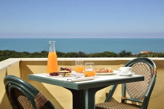 Superior Tek Büyük Yataklı Oda, Balkon, Kısmi Deniz Manzaralı