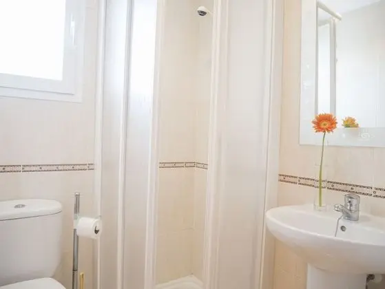 Comfort Apart Daire, 2 Yatak Odası, Teras, Havuz Manzaralı