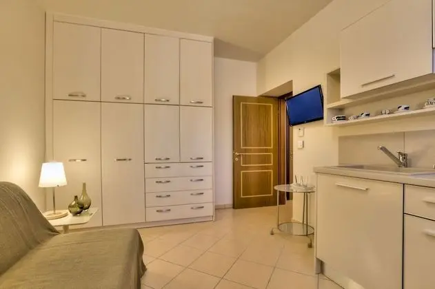 Family Oda, Bağlantılı Odalar, Bahçe Manzaralı (semi basement)
