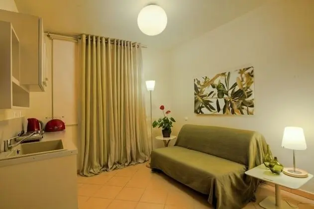 Family Oda, Bağlantılı Odalar, Bahçe Manzaralı (semi basement)