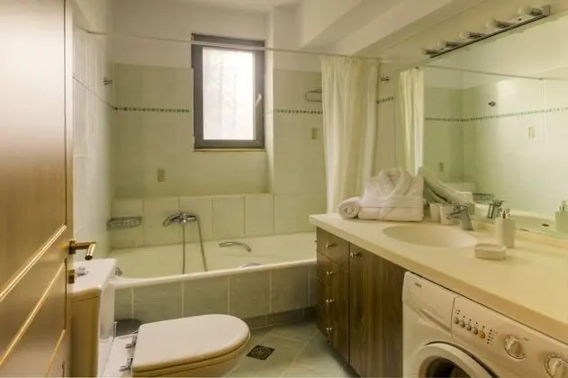 Family Oda, Bağlantılı Odalar, Bahçe Manzaralı (semi basement)