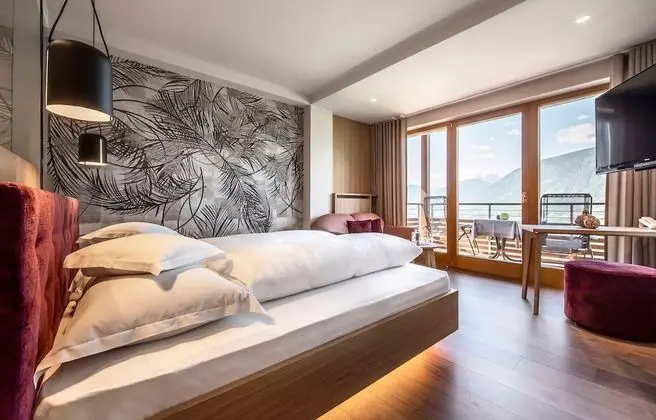 Deluxe Tek Büyük Yataklı Oda (with view)