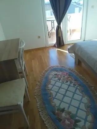 Apart Daire (Marinka - with backyard - A2(4))