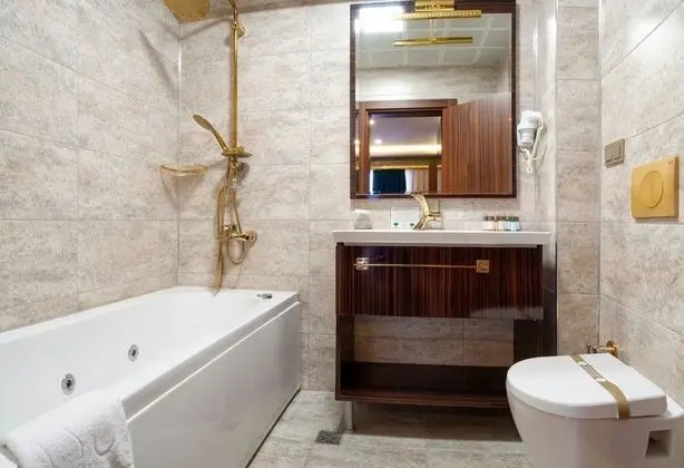 Suit Oda - Terasli