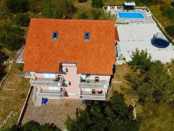 Apart Daire (Marino - with parking - A2(4+2))