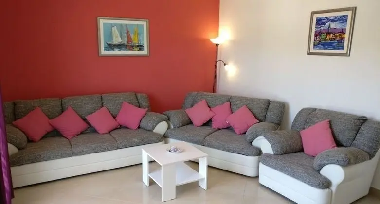 Apart Daire (Marino - with parking - A2(4+2))